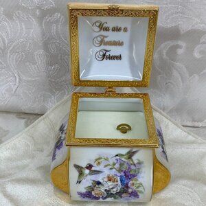 Ardleigh Elliott Crown Jewels Porcelain Music Box​​